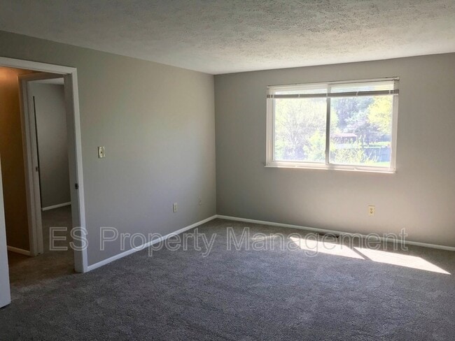 Building Photo - 6516 Zionsville Rd