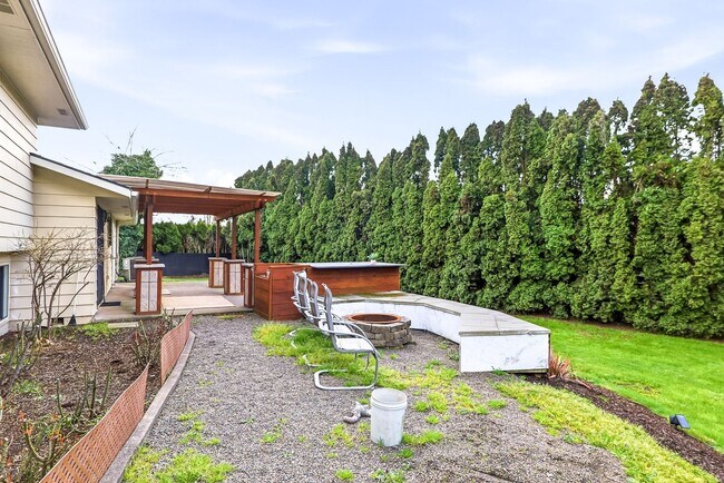 Building Photo - Spacious 4-Bedroom Chemawa Park Home with Fireplace, Bonus Room & Large Yard