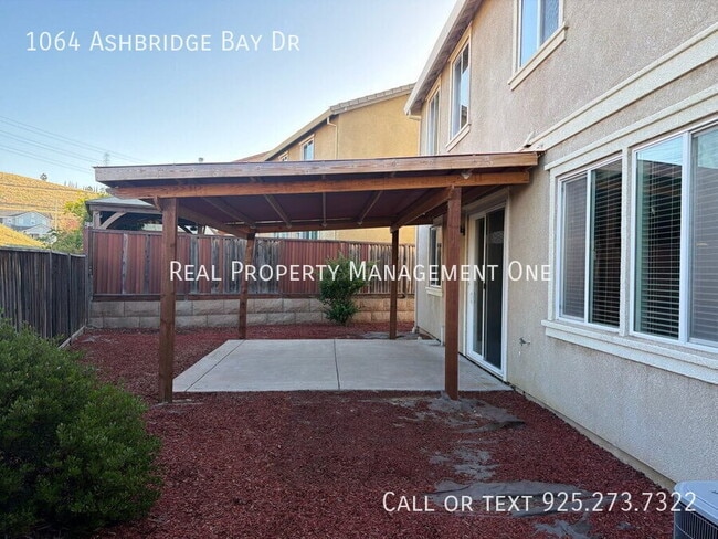 Building Photo - 1064 Ashbridge Bay Dr