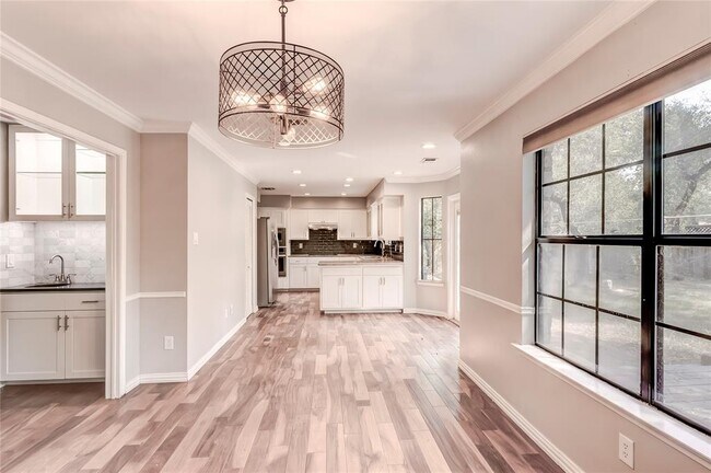 Building Photo - 10905 Wintergreen Hill