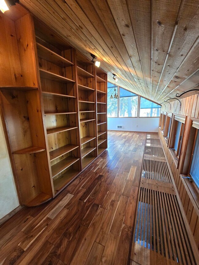 Building Photo - Live in Beautiful Tollgate and Minutes fro...