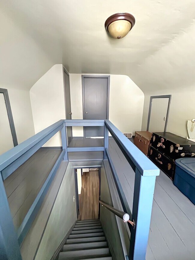 Building Photo - Charming 2-bedroom, 1-bath home in Oakdale, PA!