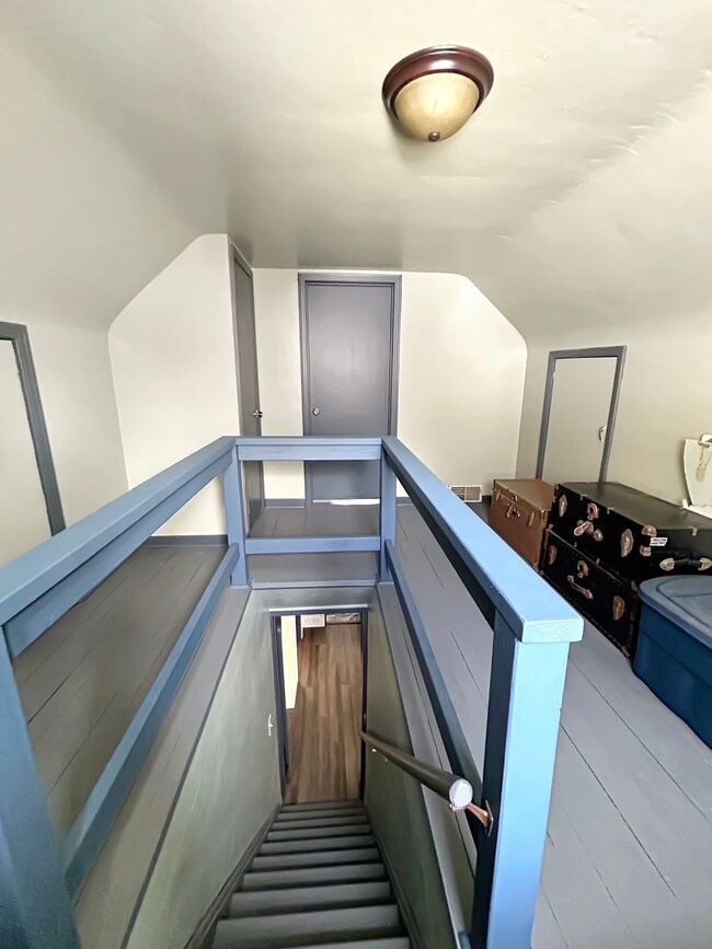 Building Photo - Charming 3-bedroom, 1-bath home in Oakdale, PA!