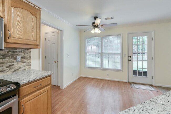Building Photo - 2232 Woodbriar Dr