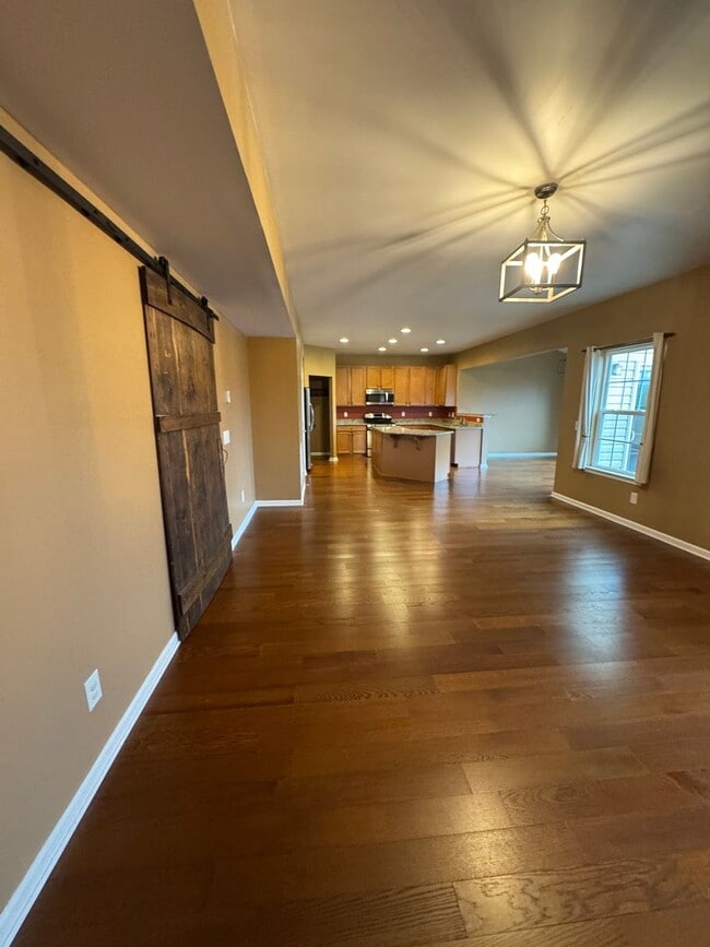 Building Photo - 4 bedroom 2.5 bathroom in Bellevue's Avondale Park neighborhood.  All bedrooms upstairs, open con...