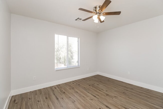 Building Photo - 2476 W Gypsum Ave