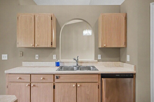 Building Photo - Charming Rental on Quiet Cul-de-Sac!