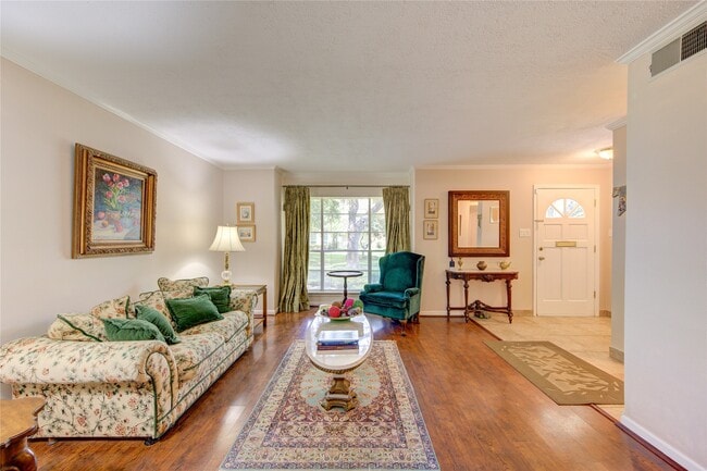 Building Photo - 824 Wax Myrtle Ln