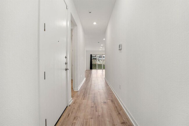 Building Photo - 904 Balsora Cv