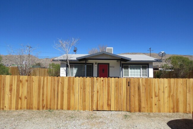 Building Photo - 2 Bedroom close to downtown