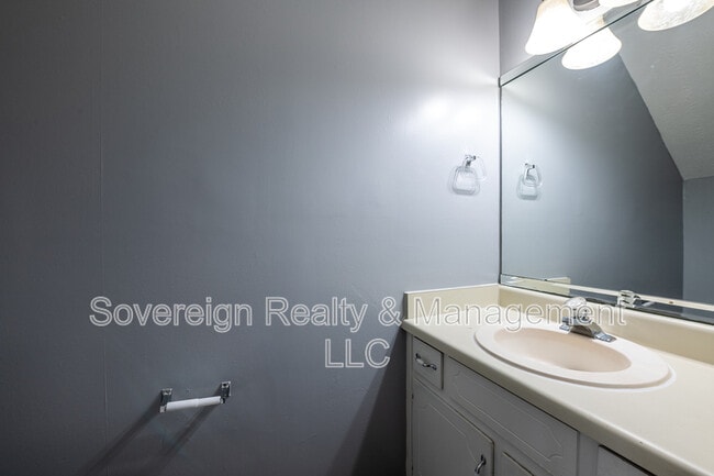 Building Photo - 582 Downing St