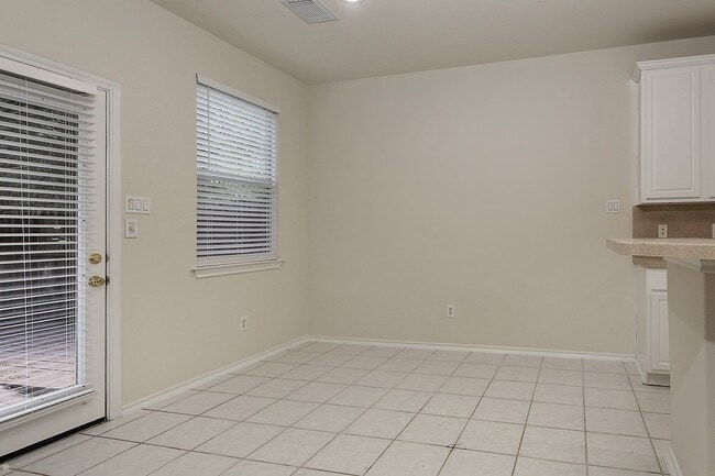 Building Photo - 102 Blue Creek Pl