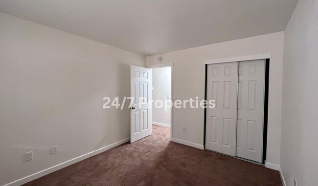 Building Photo - Newly Updated 1BD I 1BA - SANDY OR!