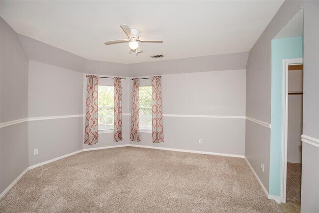 Building Photo - 2109 Enchanted Lake Dr