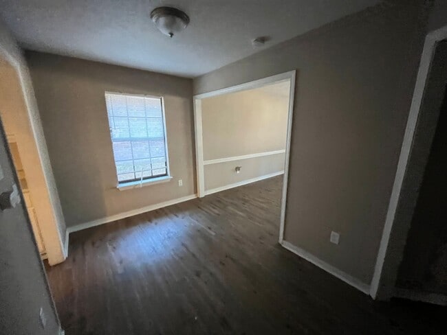 Building Photo - 2071 Cooperwell Dr