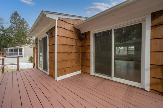 Building Photo - Croton On Hudon 4-Bedroom 2.5-Bathroom Home