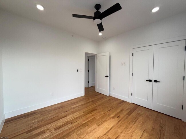 Building Photo - 223 Monroe Ave