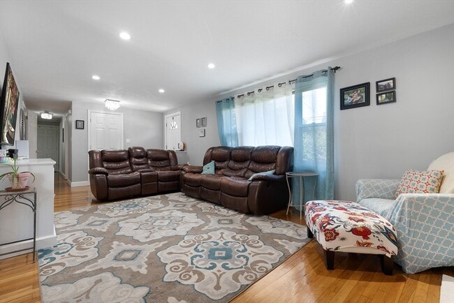 Building Photo - 440 S Main St