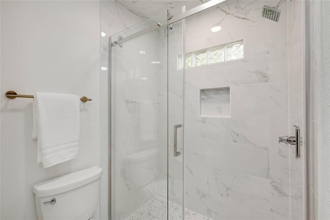 Building Photo - 12706 Heinemann Dr