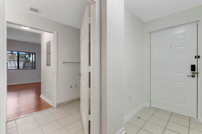 Building Photo - 2809 Amalei Dr