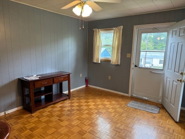 Building Photo - Above Garage Apartment