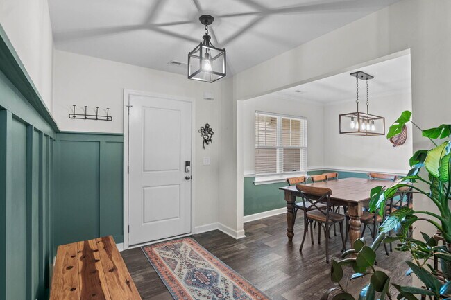 Building Photo - 410 Silverstone Pl
