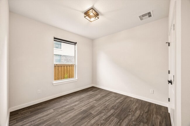 Building Photo - 7933 Spring Run Dr