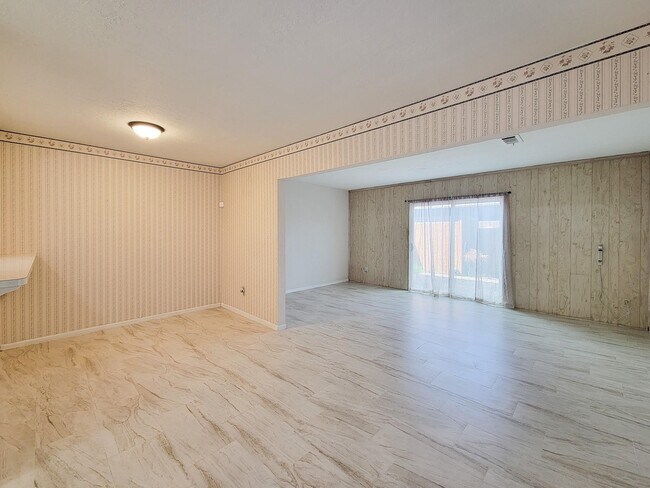 Building Photo - 1815 Country Village Blvd