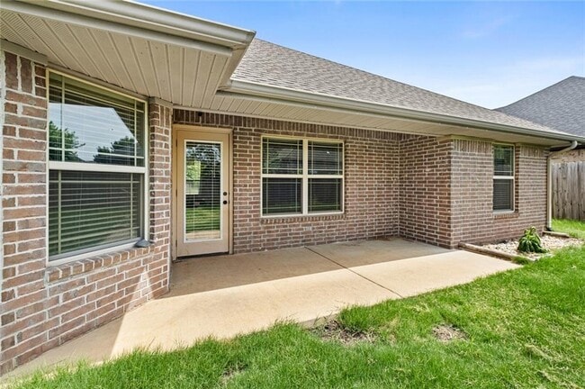Building Photo - 1604 W Stratton Dr