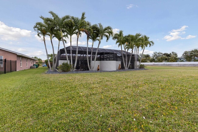 Building Photo - 12 Fairway Dr