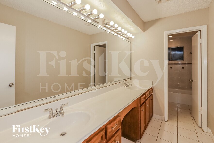 Building Photo - 2005 Tulsa St