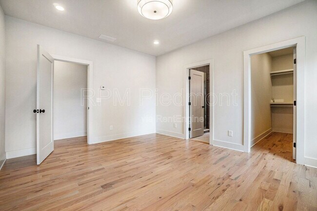 Building Photo - 1081 Hill St SE