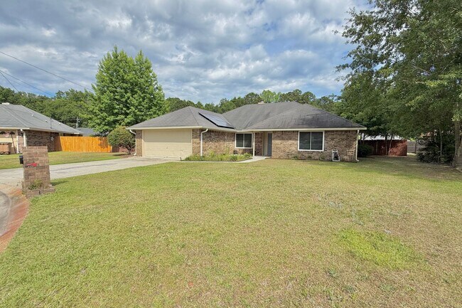 Building Photo - AVAILABLE NOW! (Pet Friendly)