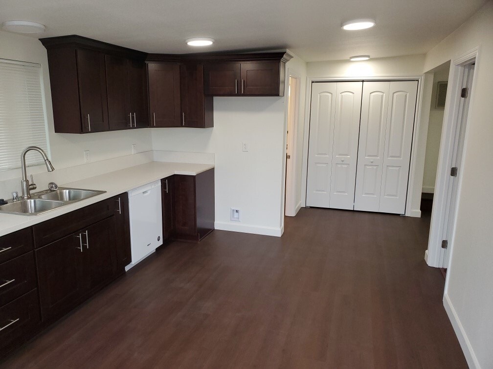 Large Kitchen for Dining Table - 9333 Lomita Dr