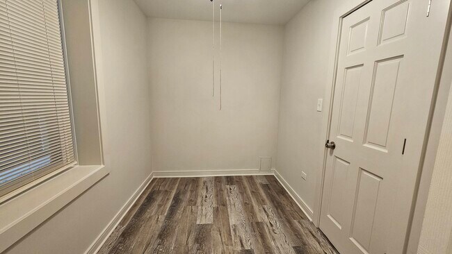 Building Photo - 2216 W 21st Pl