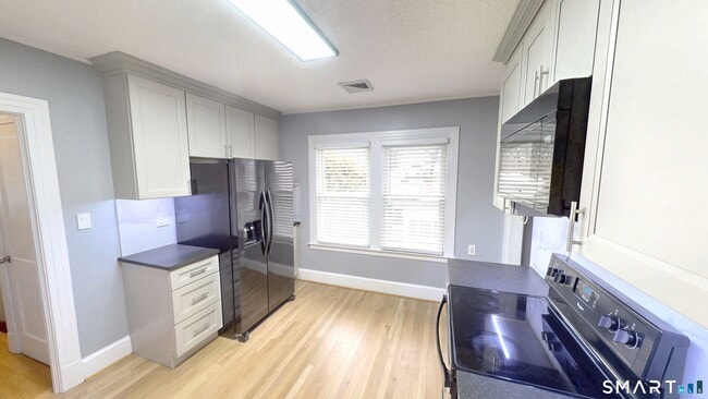 Building Photo - 60 Woodmere Rd