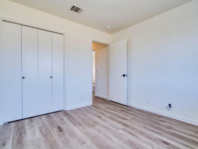 Building Photo - 223 Evergreen Cir
