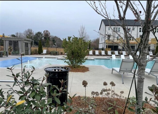 Building Photo - 2637 Camphor Xing