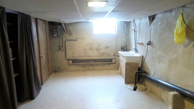 Building Photo - SWEET 2 BR / 1.5 BA HOUSE in South Philly w/ NEW KITCHEN & BATHS-Washer/Dryer & Yard!