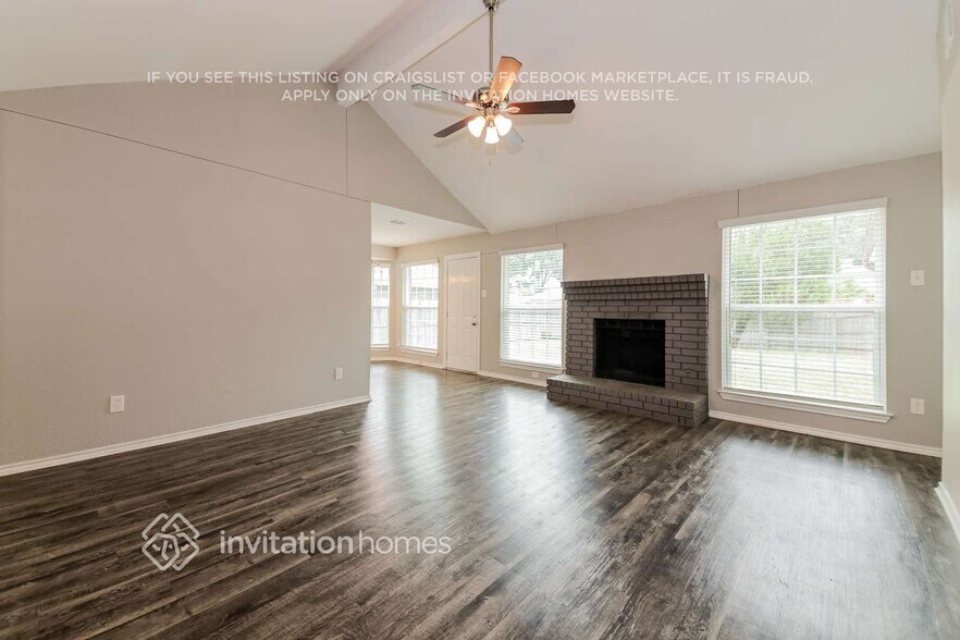 Building Photo - 611 Hanover Dr