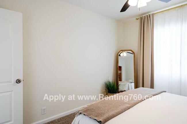 Building Photo - Lovely 3 Bed Home With Solar Panels!
