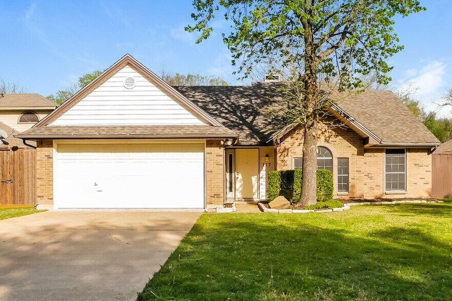 Primary Photo - 117 Brockway Dr