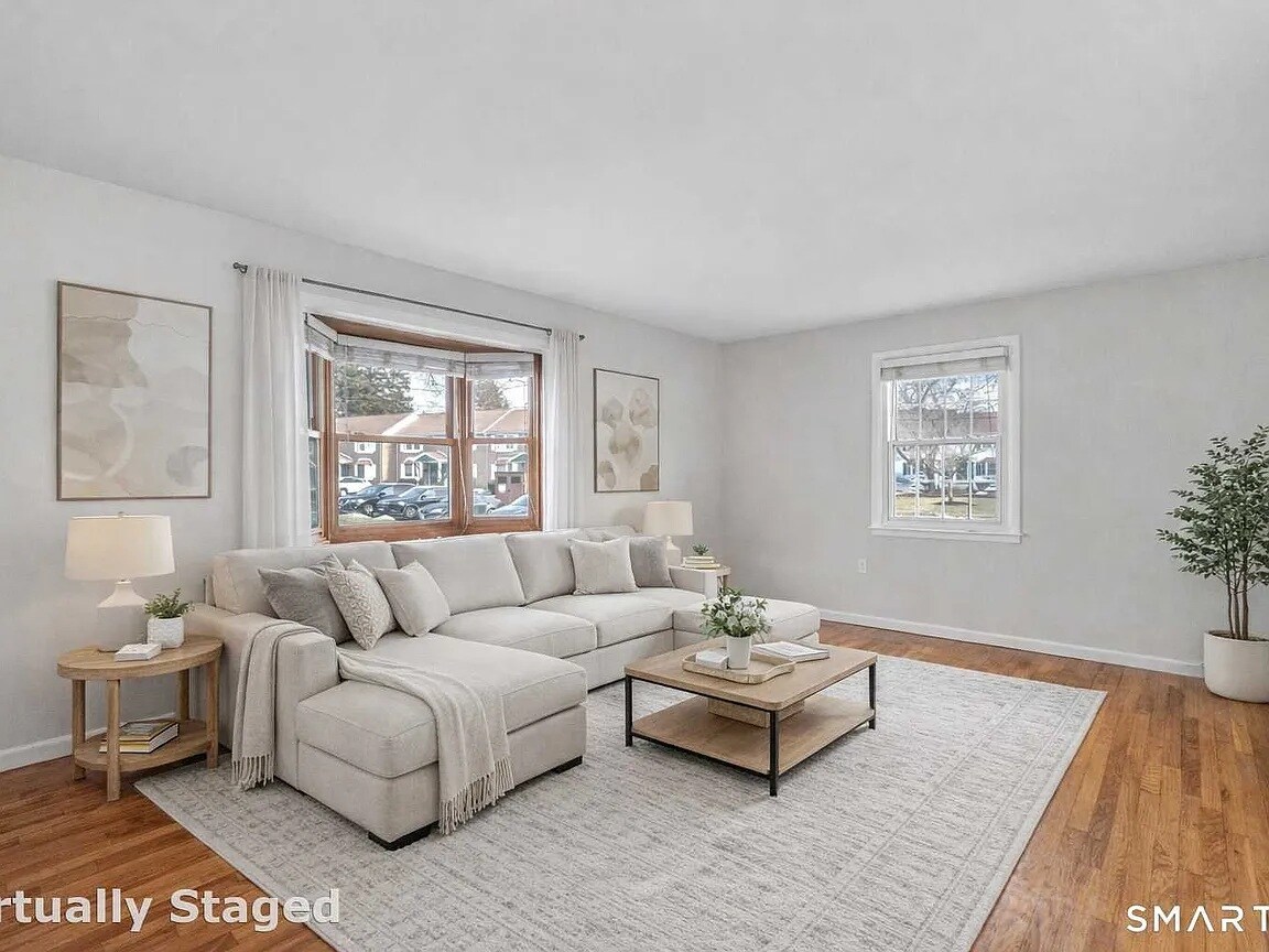 Building Photo - 240 Sunnyridge Ave