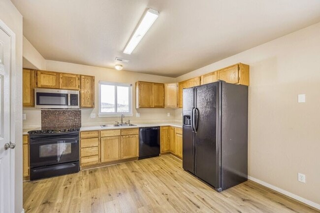 Building Photo - 779 Century Ln