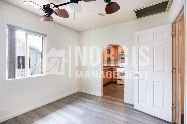 Building Photo - NO HOA Home in a Great Location