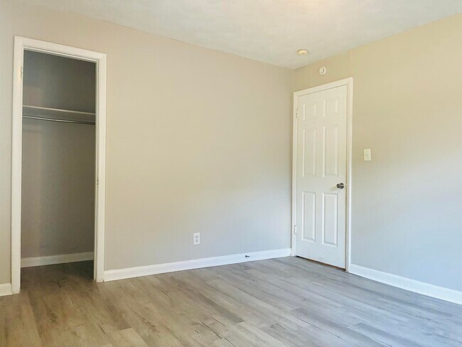 Building Photo - 1733 Finchley Dr