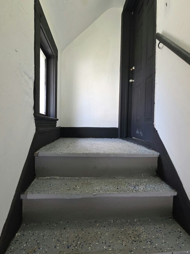 Building Photo - 4225 Cyril Ave