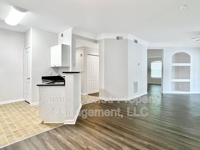 Building Photo - 1300 Park W Blvd
