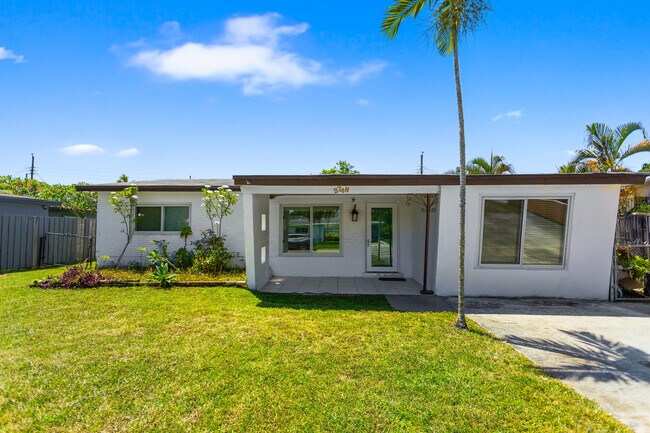 Building Photo - 2748 SW 46th Ct