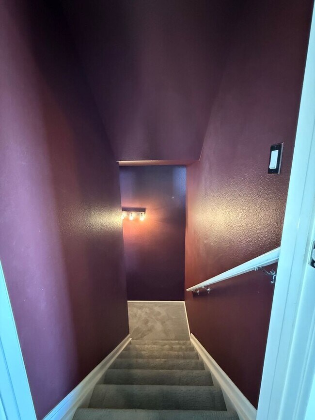 Building Photo - Your Colorado Oasis Awaits! 4 Bed, 3.5 Bath Home with Modern Amenities next to open space